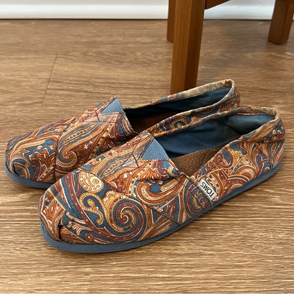 Toms Paisley Slip-On Flats - Picture 3 of 11